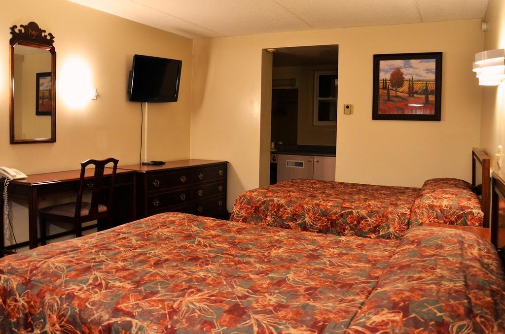 Grand Motel Toronto Room photo